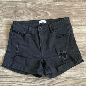 Ariya jeans women’s 11/30 shorts black distressed